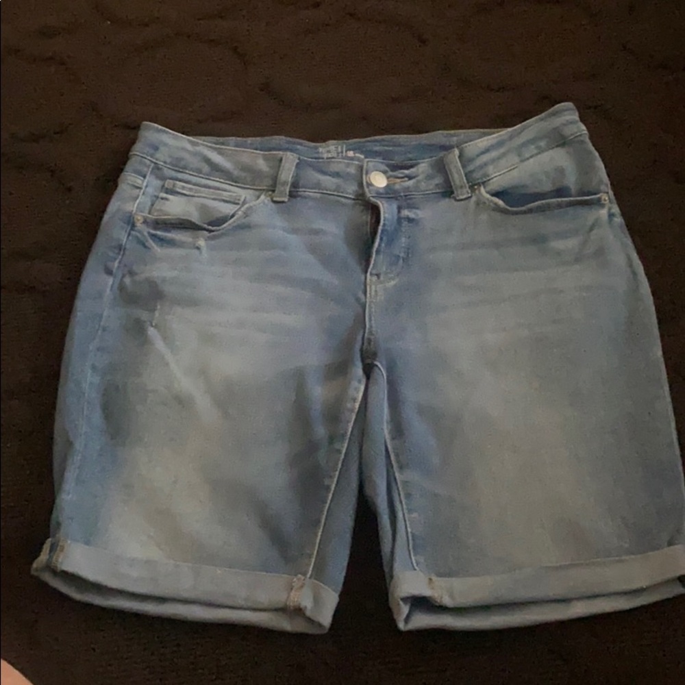 Women’s Mid-Rise shorts